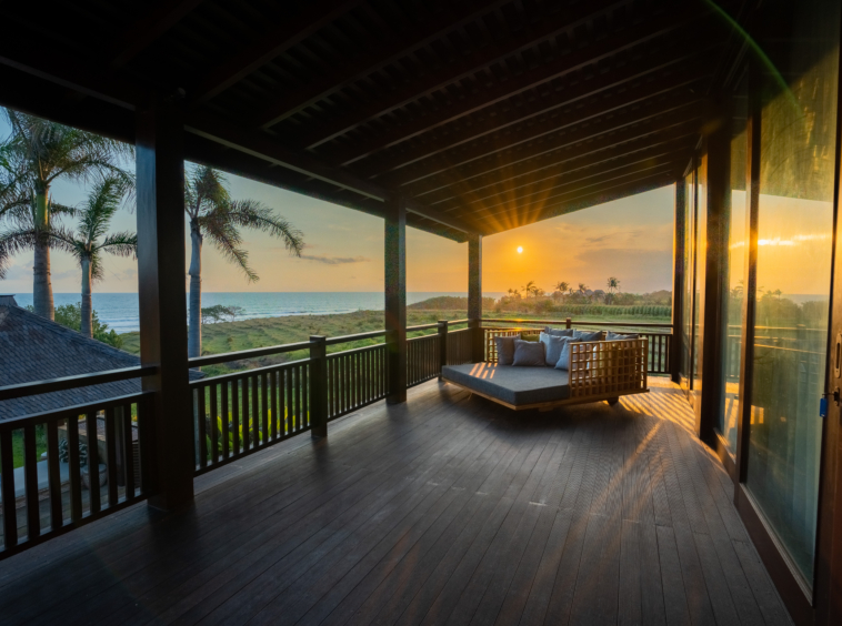 Balcony with ocean view to enjoy sunset
