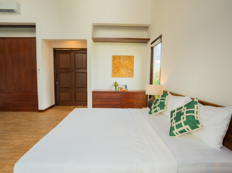 1 of the 8 bedrooms available