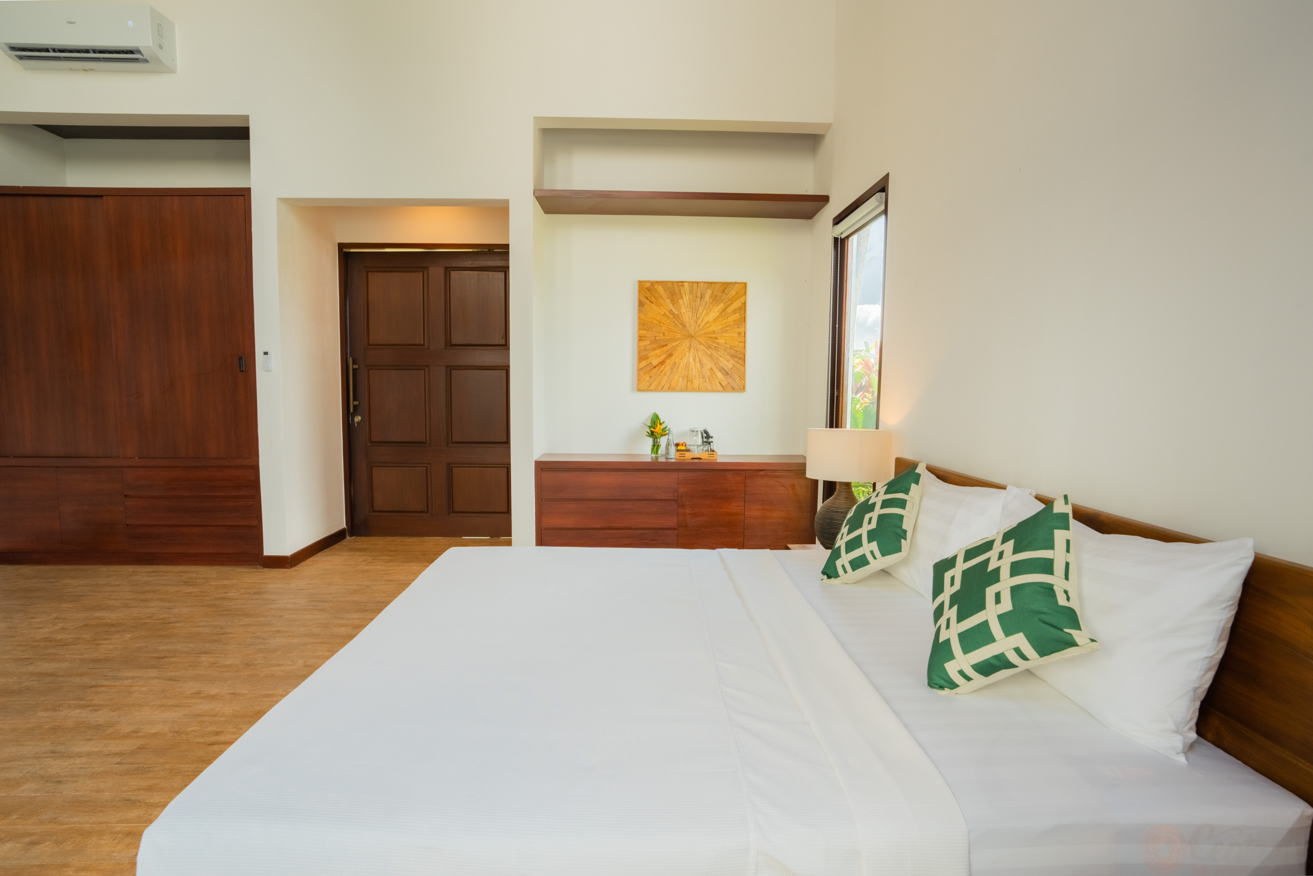 1 of the 8 bedrooms available