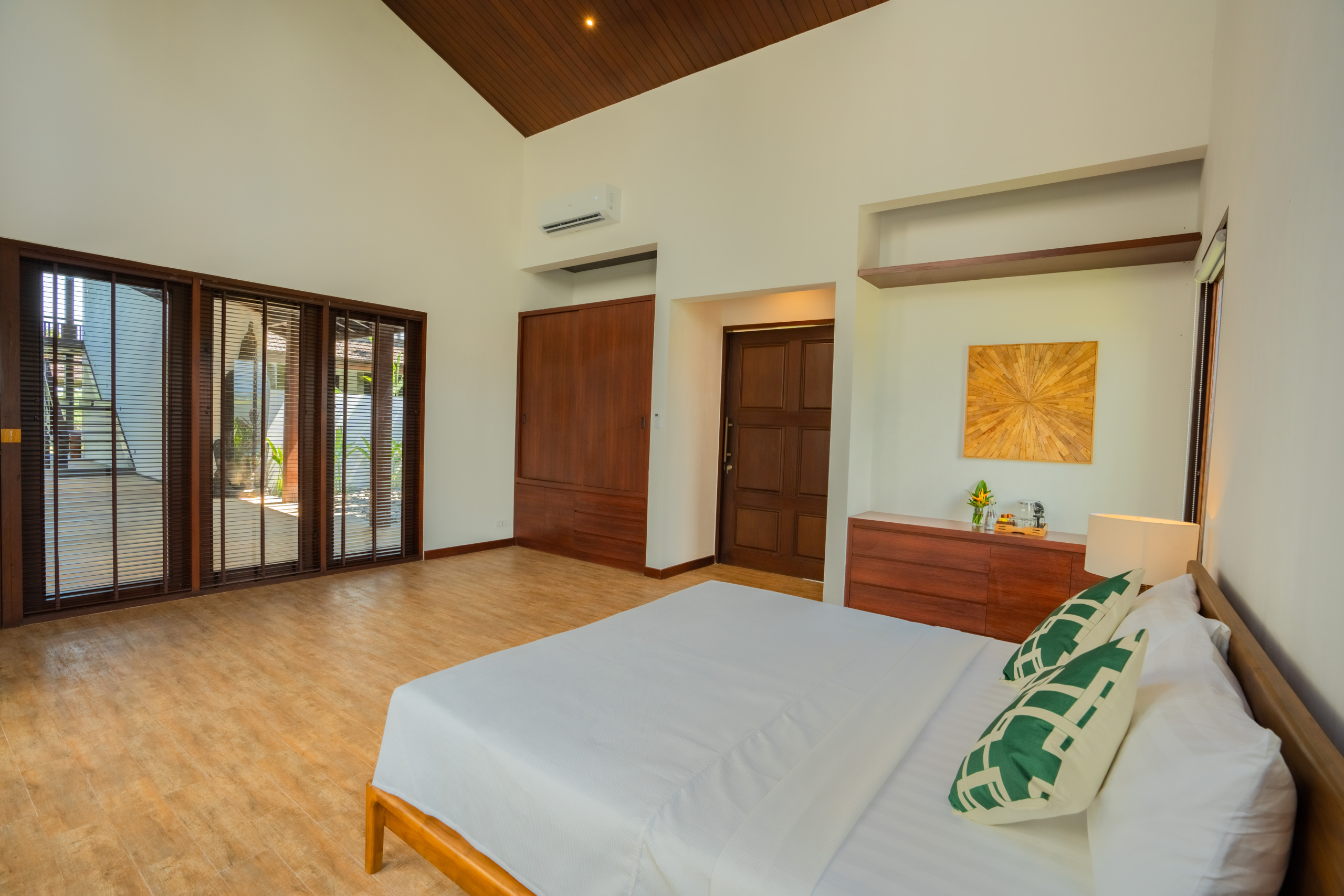1 of the 8 bedrooms