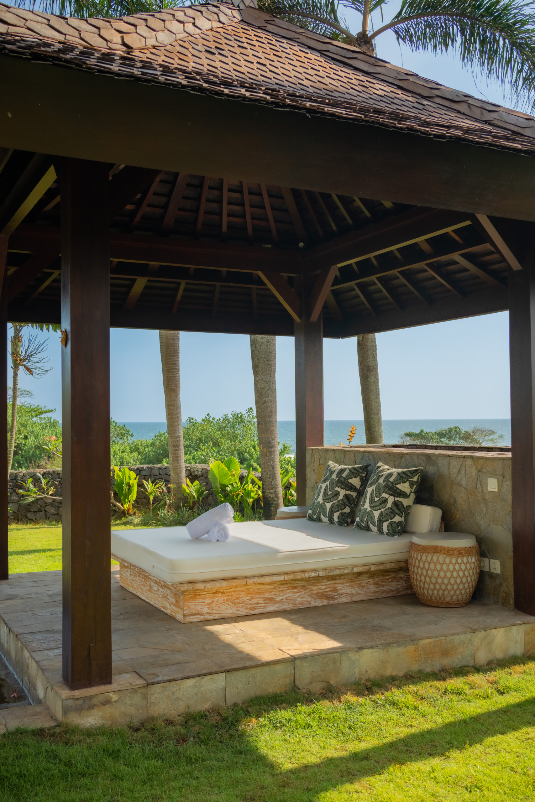 private gazebo with ocean view tabanan