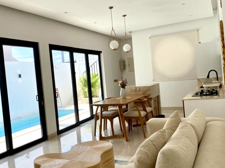 enclosed living room for sale in Babakan bali