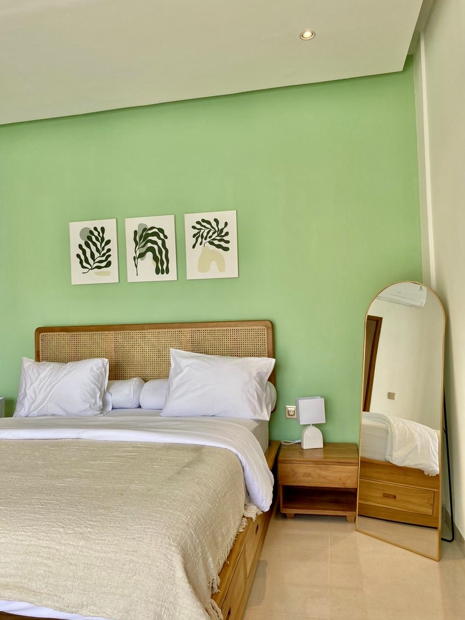 1 of the 2 ensuite bedrooms