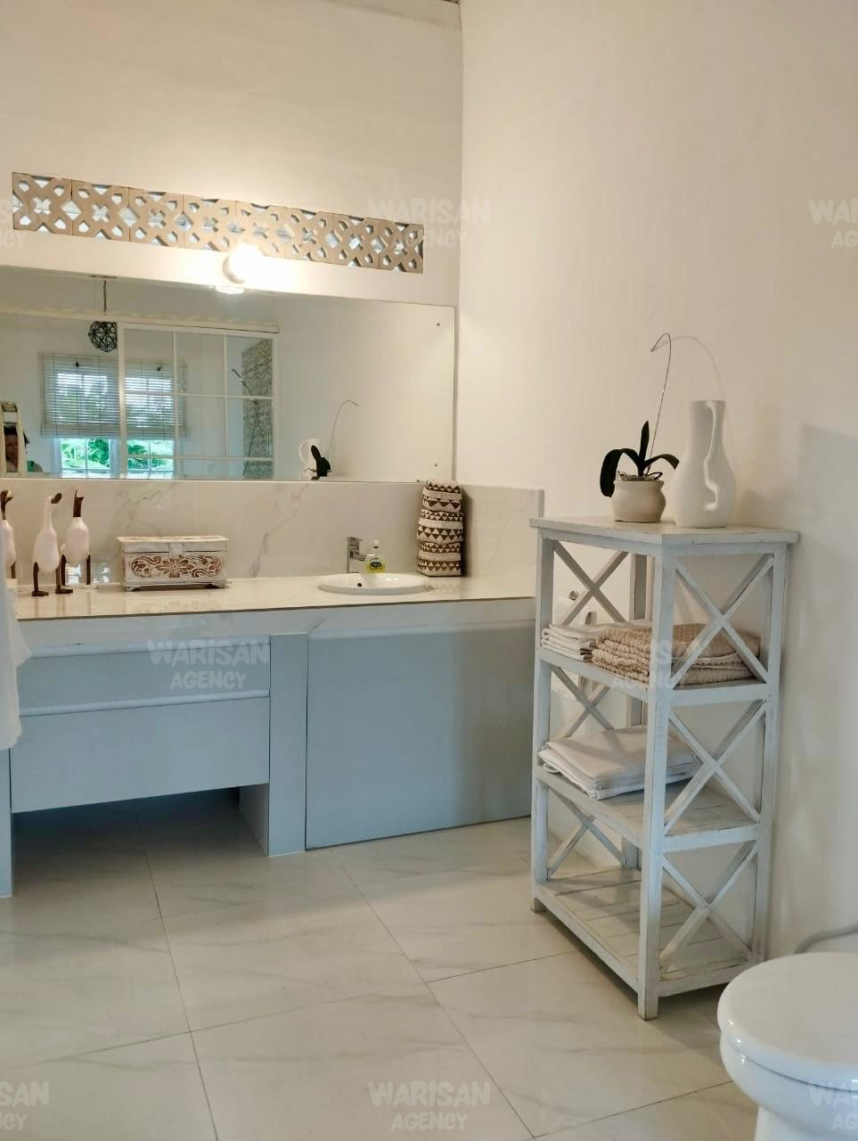 bathroom fully furnished