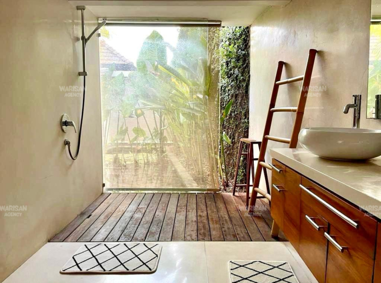 Semi closed living room