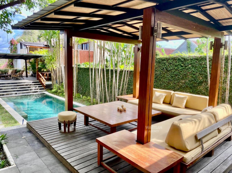 Lovely space near your private swimming pool