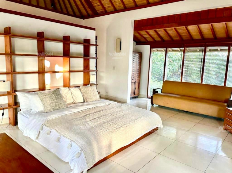 1 of the 3 bedrooms