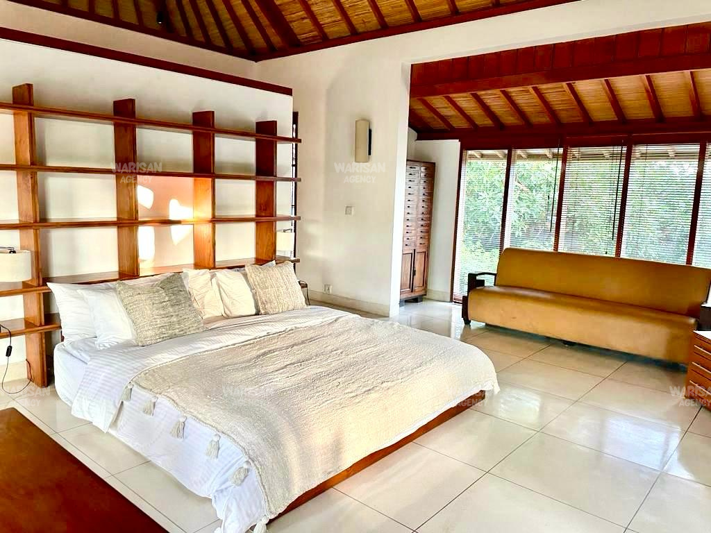 1 of the 3 bedrooms