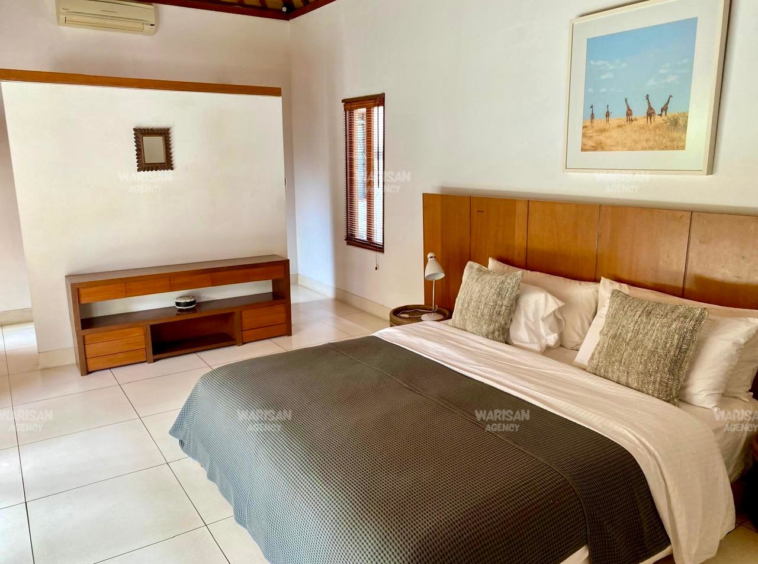 1 of the 3 bedrooms