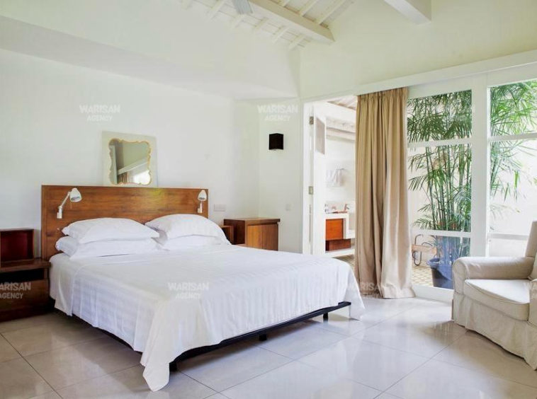 1 of the 4 bedrooms