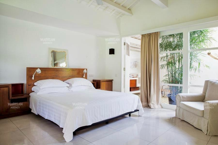 1 of the 4 bedrooms