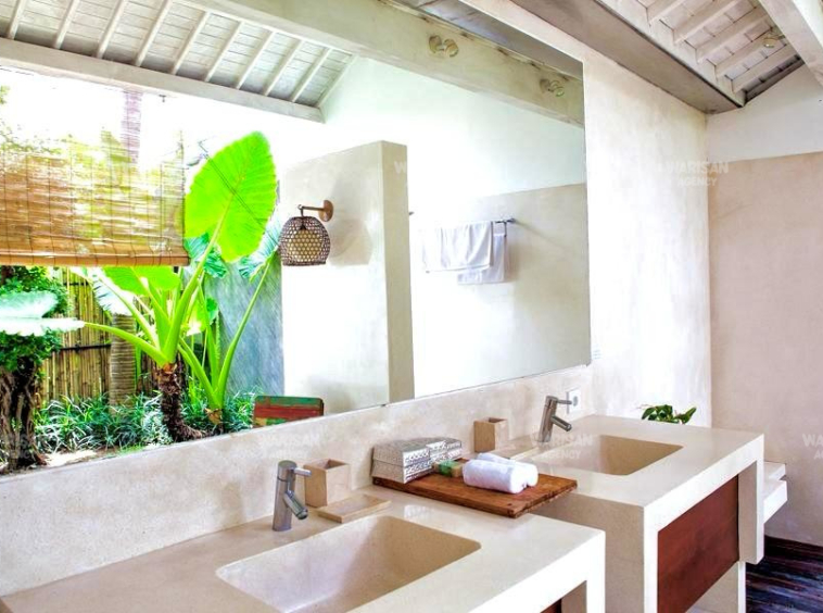 Ensuite bathroom