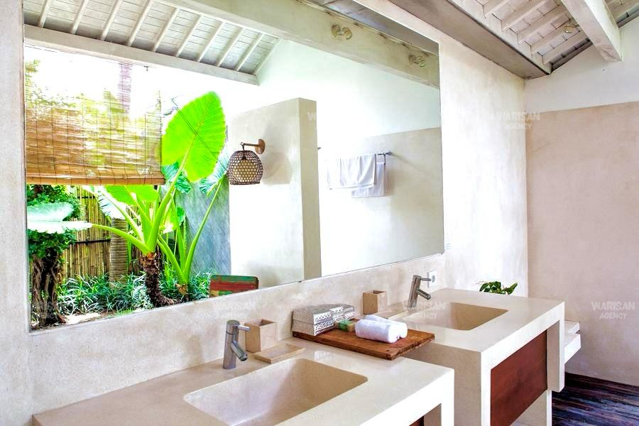 Ensuite bathroom