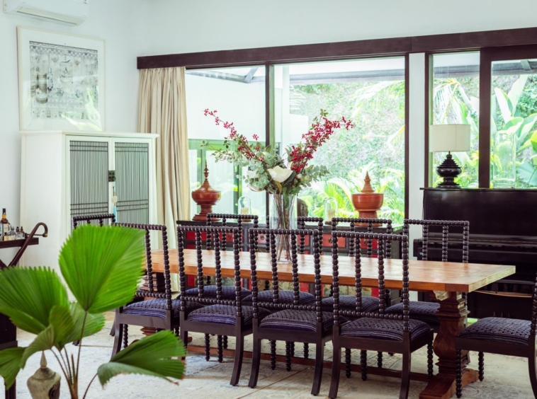 second dining room, enclosed