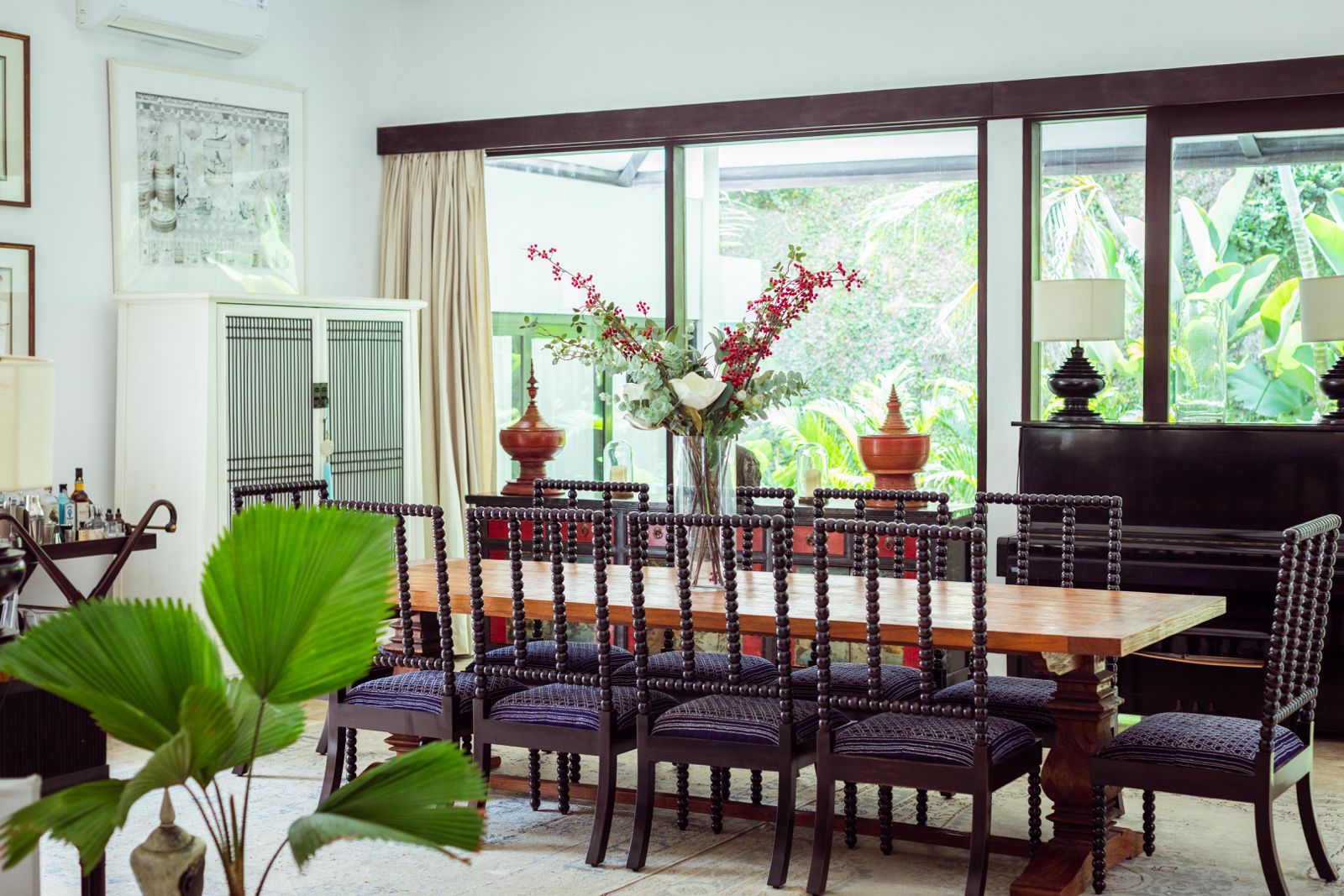 second dining room, enclosed