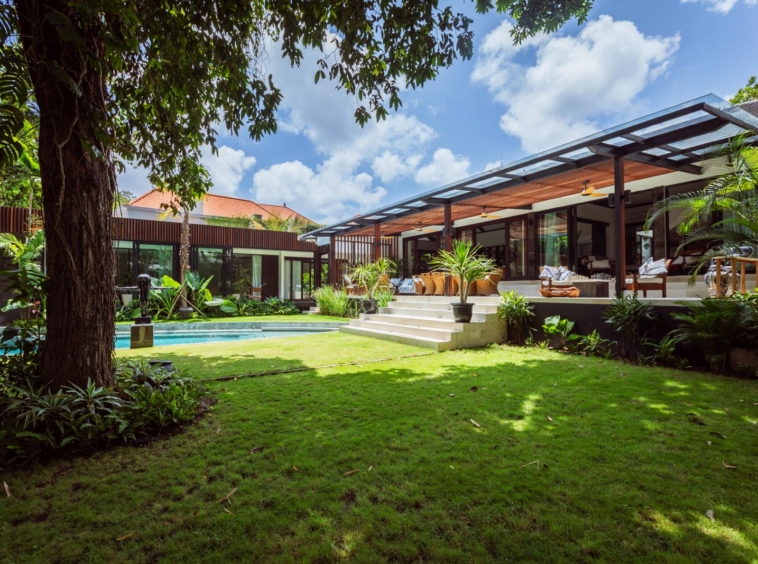 Enjoy your private garden, 2OOO square meter land for sale
