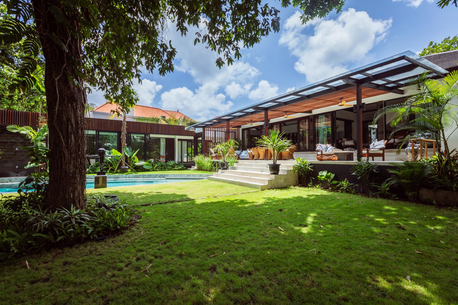 Enjoy your private garden, 2OOO square meter land for sale