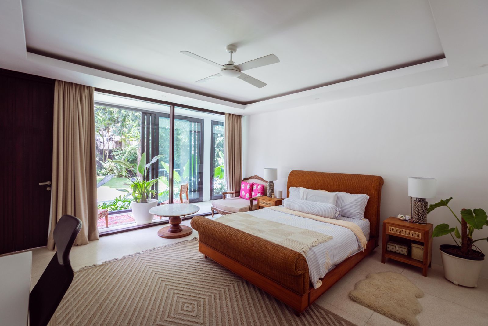 1 of the 4 bedrooms