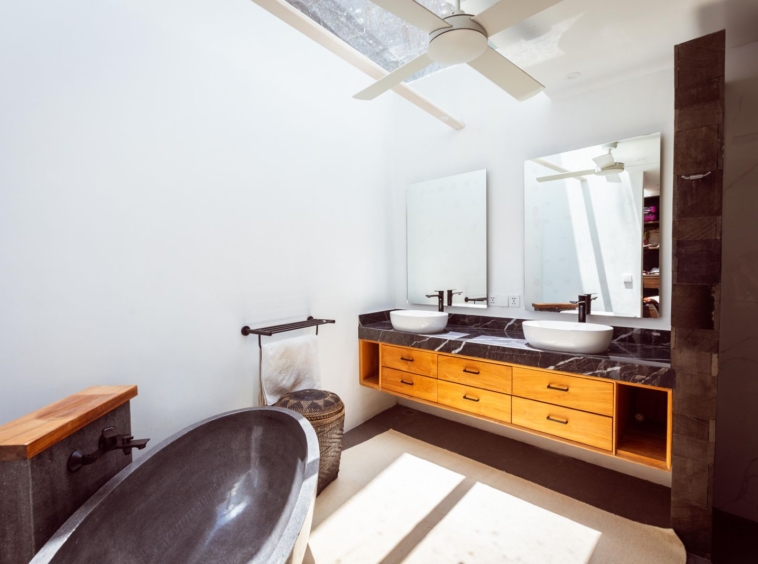 Enjoy this bathroom