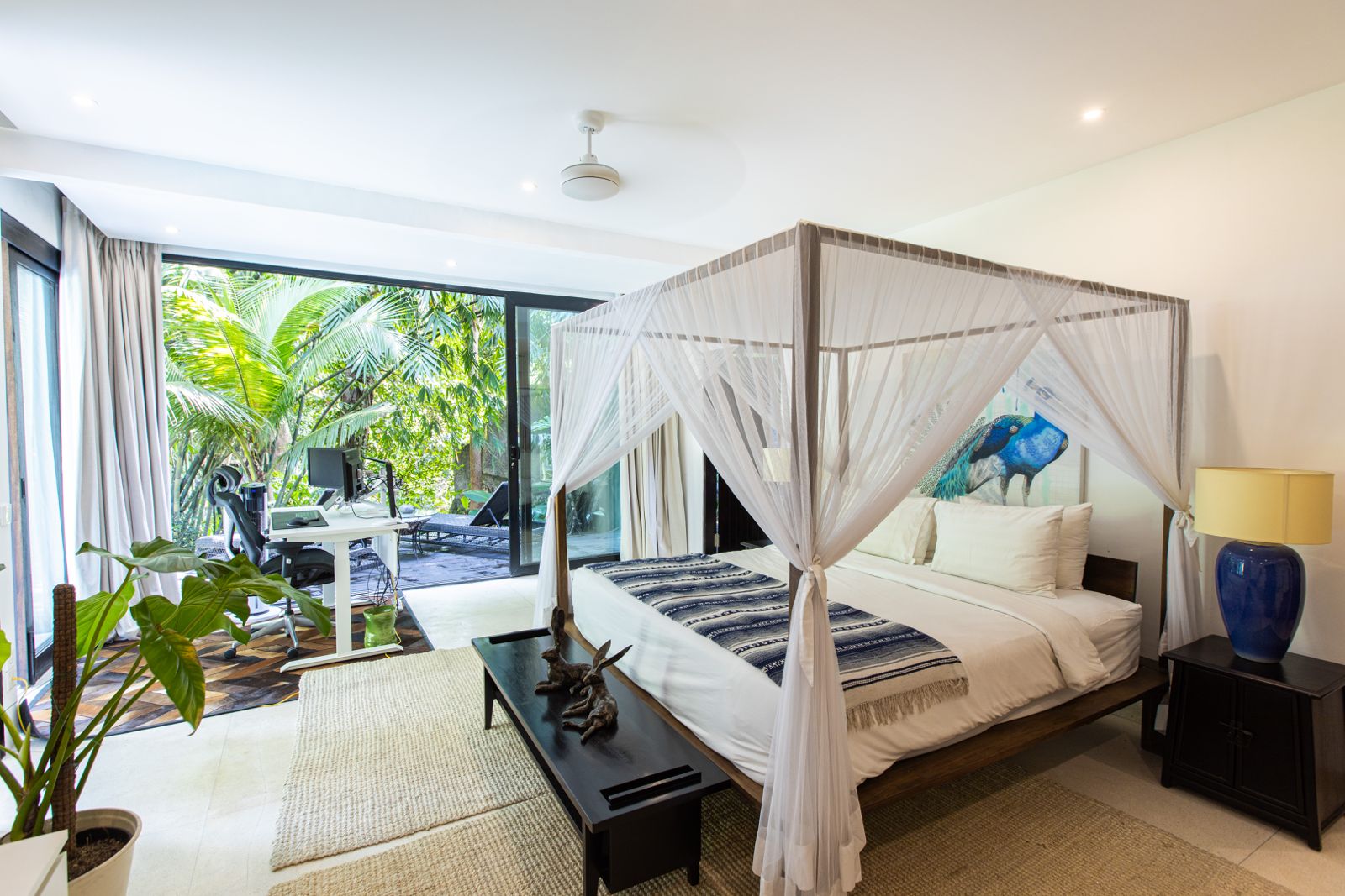 1 of the 4 bedrooms