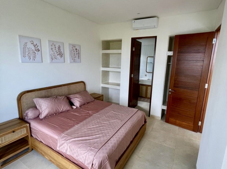 1 of the 4 bedrooms