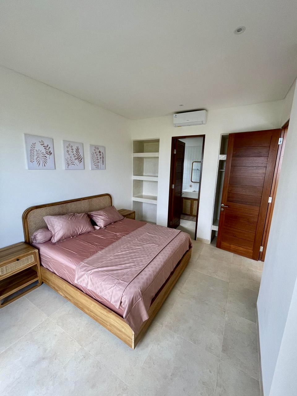1 of the 4 bedrooms