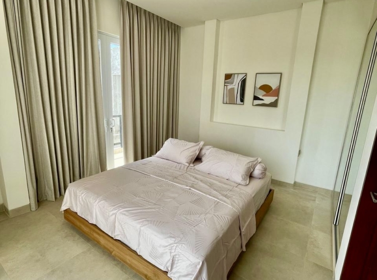 1 of the 4 bedrooms