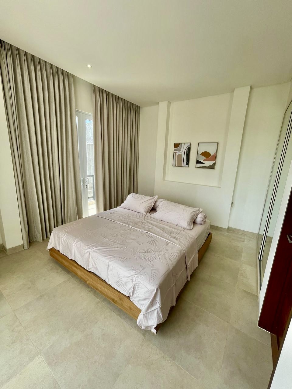 1 of the 4 bedrooms