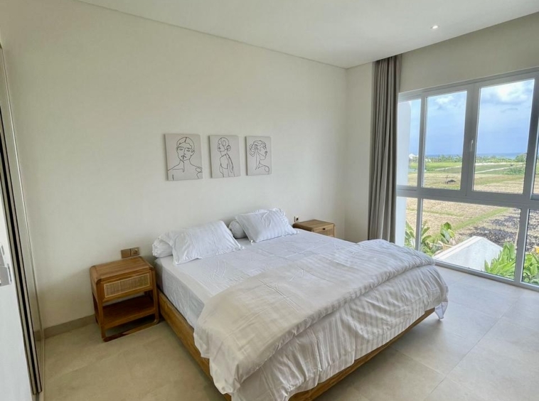 1 of the 4 bedrooms