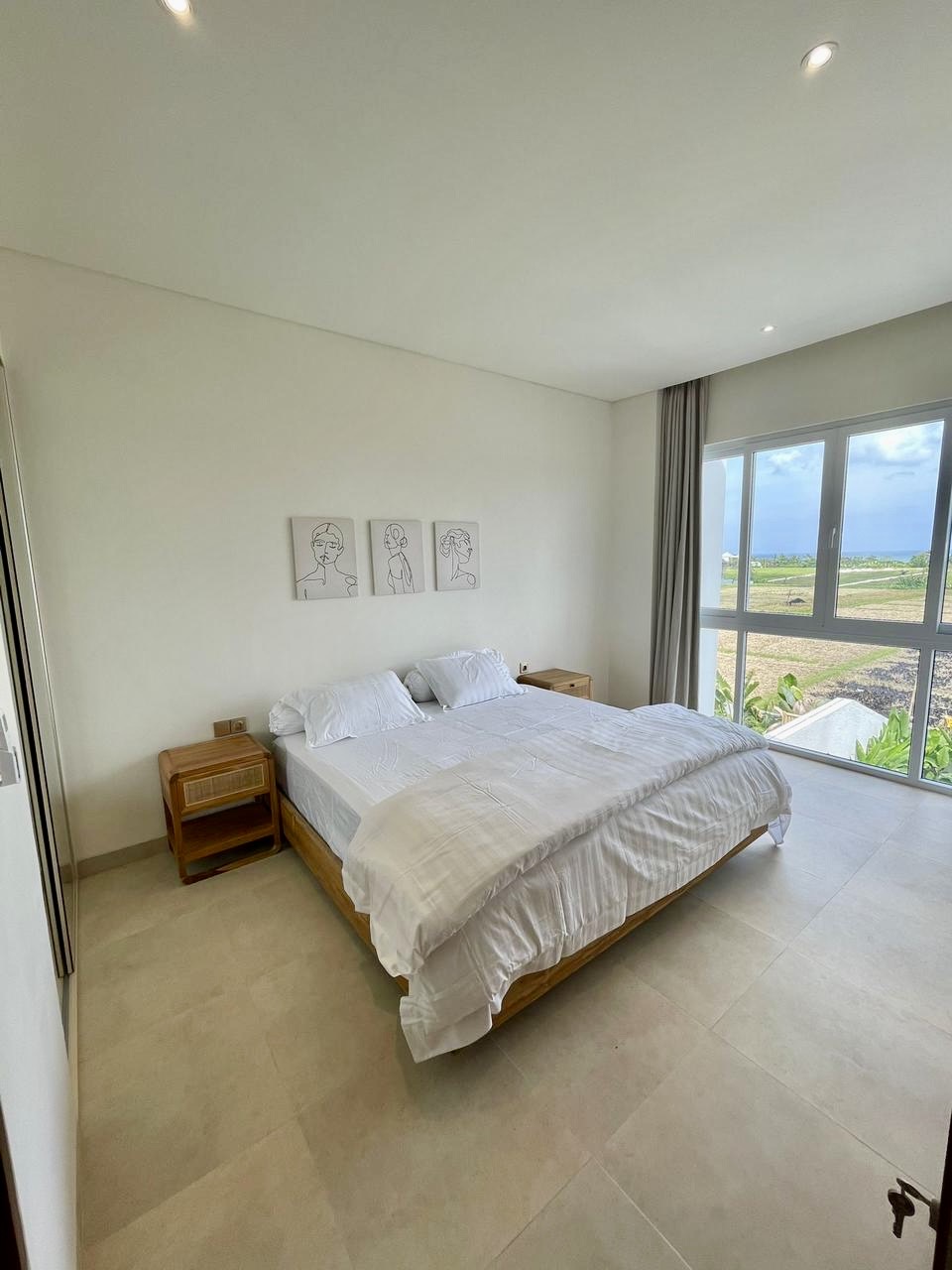 1 of the 4 bedrooms