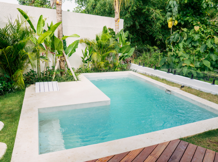 L shaped swimming pool