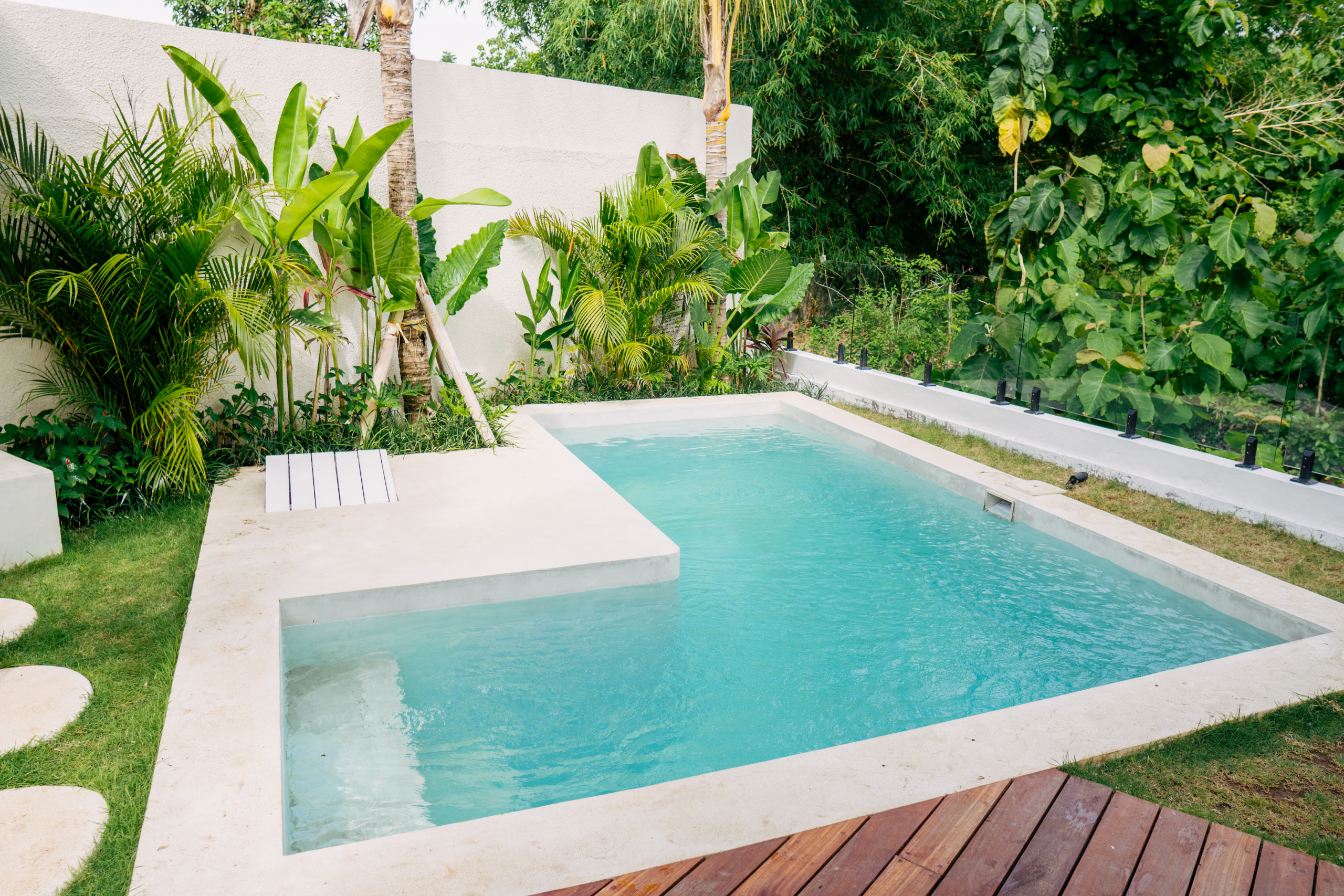 L shaped swimming pool