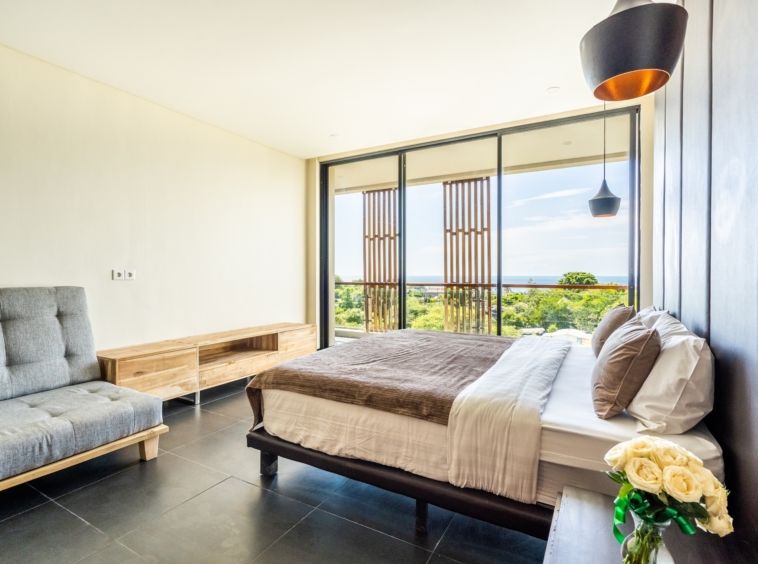 feehold villa with 6 bedrooms