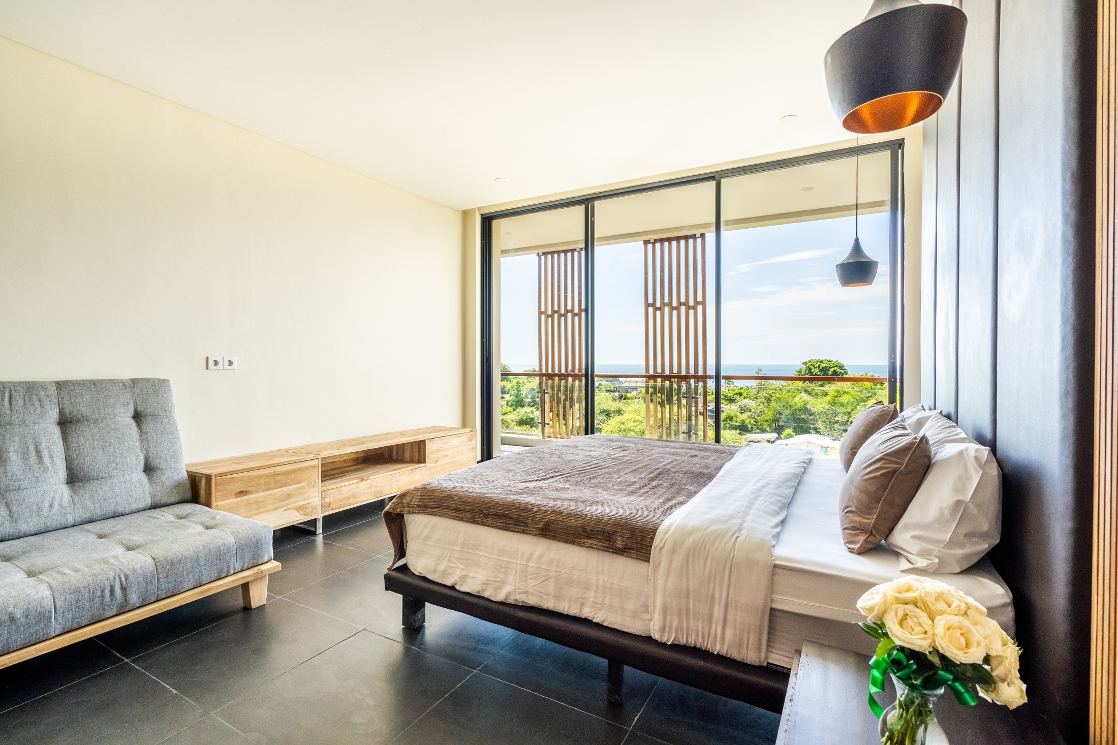 feehold villa with 6 bedrooms