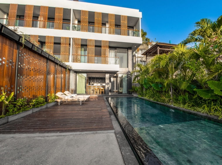 1 building, 2 villas