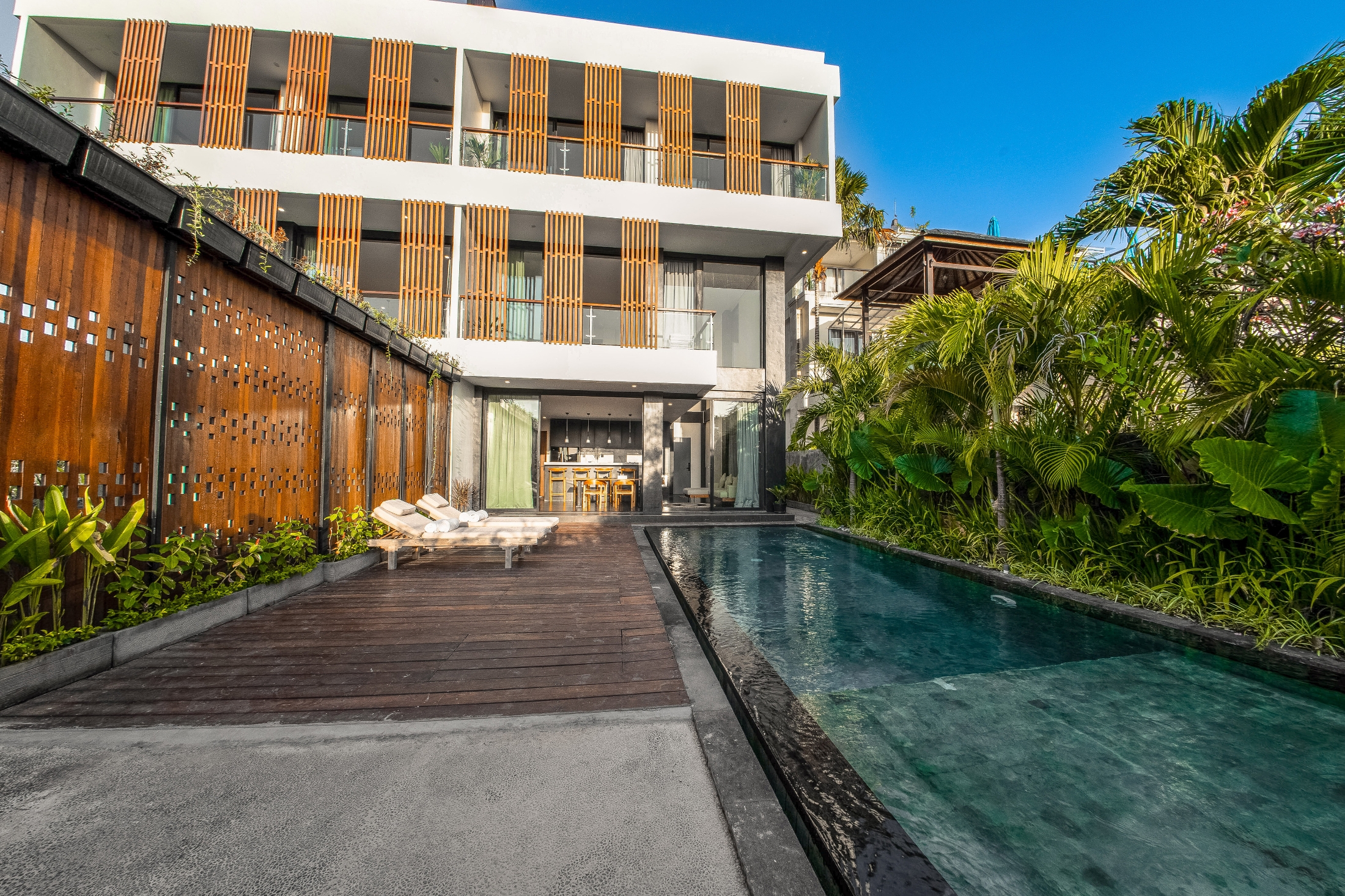 1 building, 2 villas