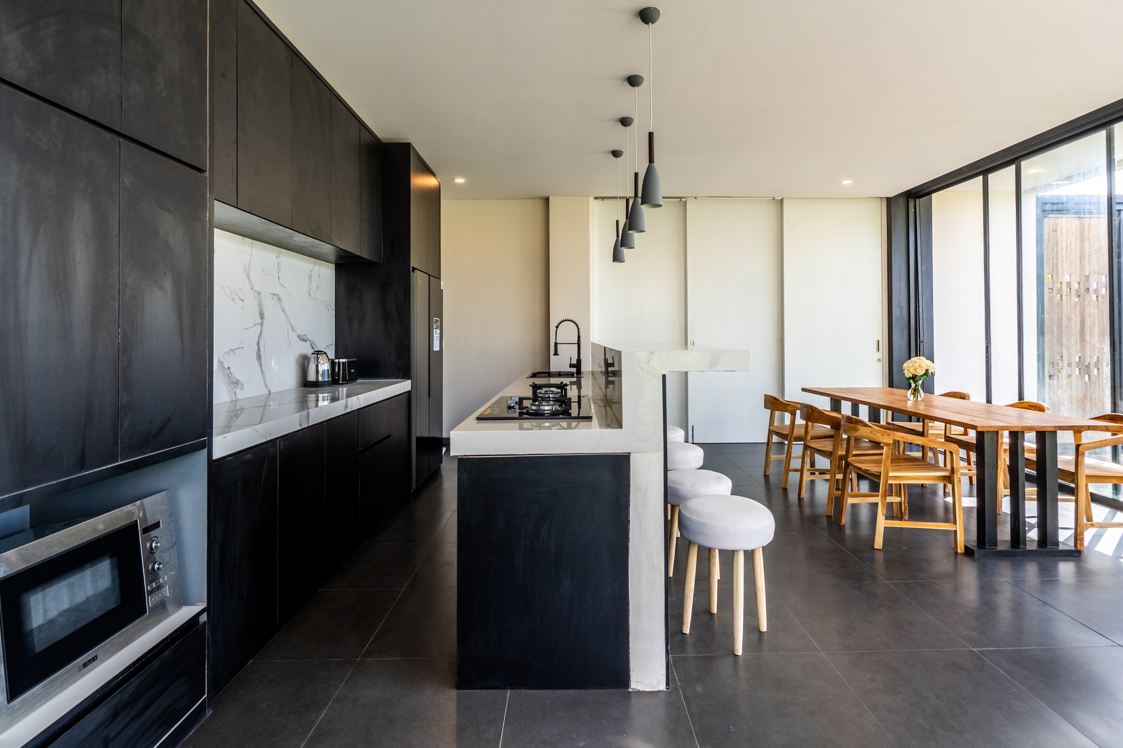 fully equipped kitchen