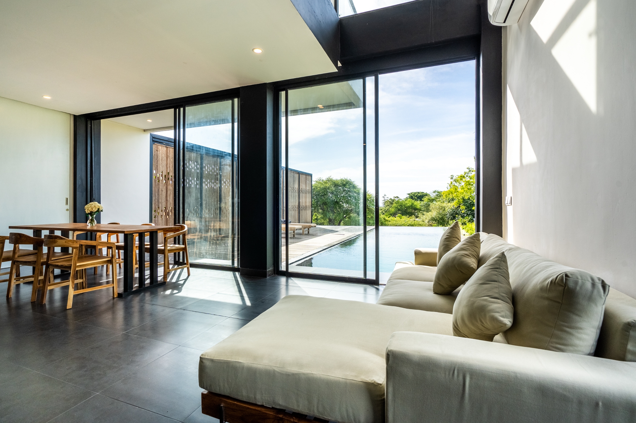 Paradise 400m from the beach