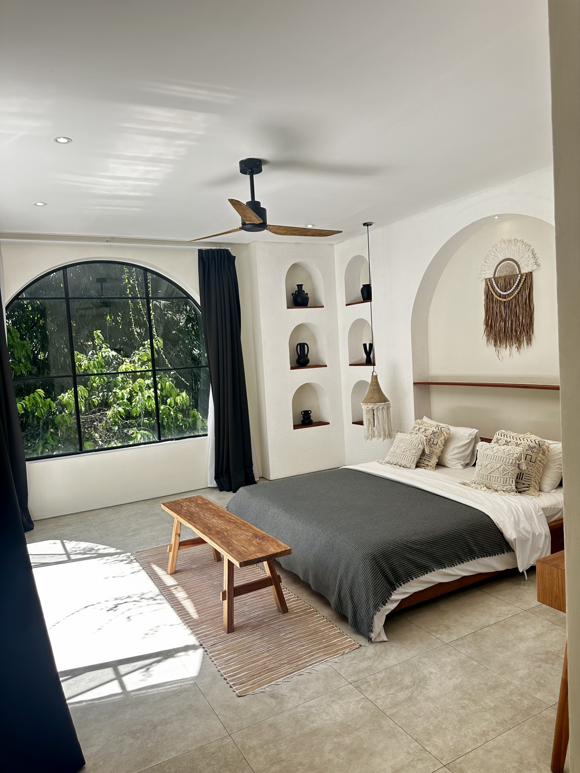 1 of the 6 bedrooms