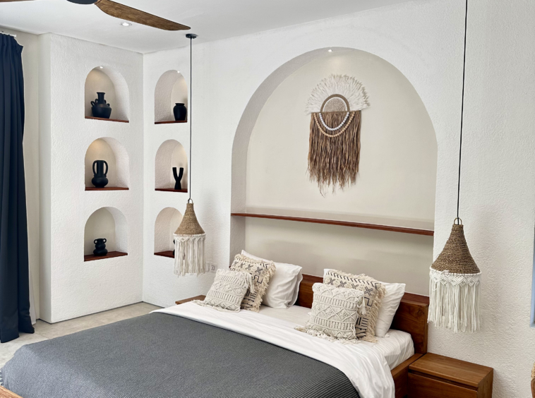 1 of the 6 bedrooms