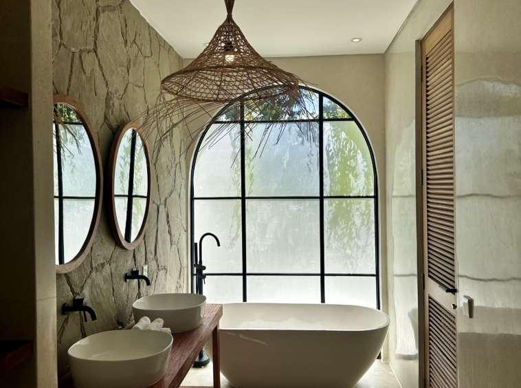 Ensuite bathroom with bathrube