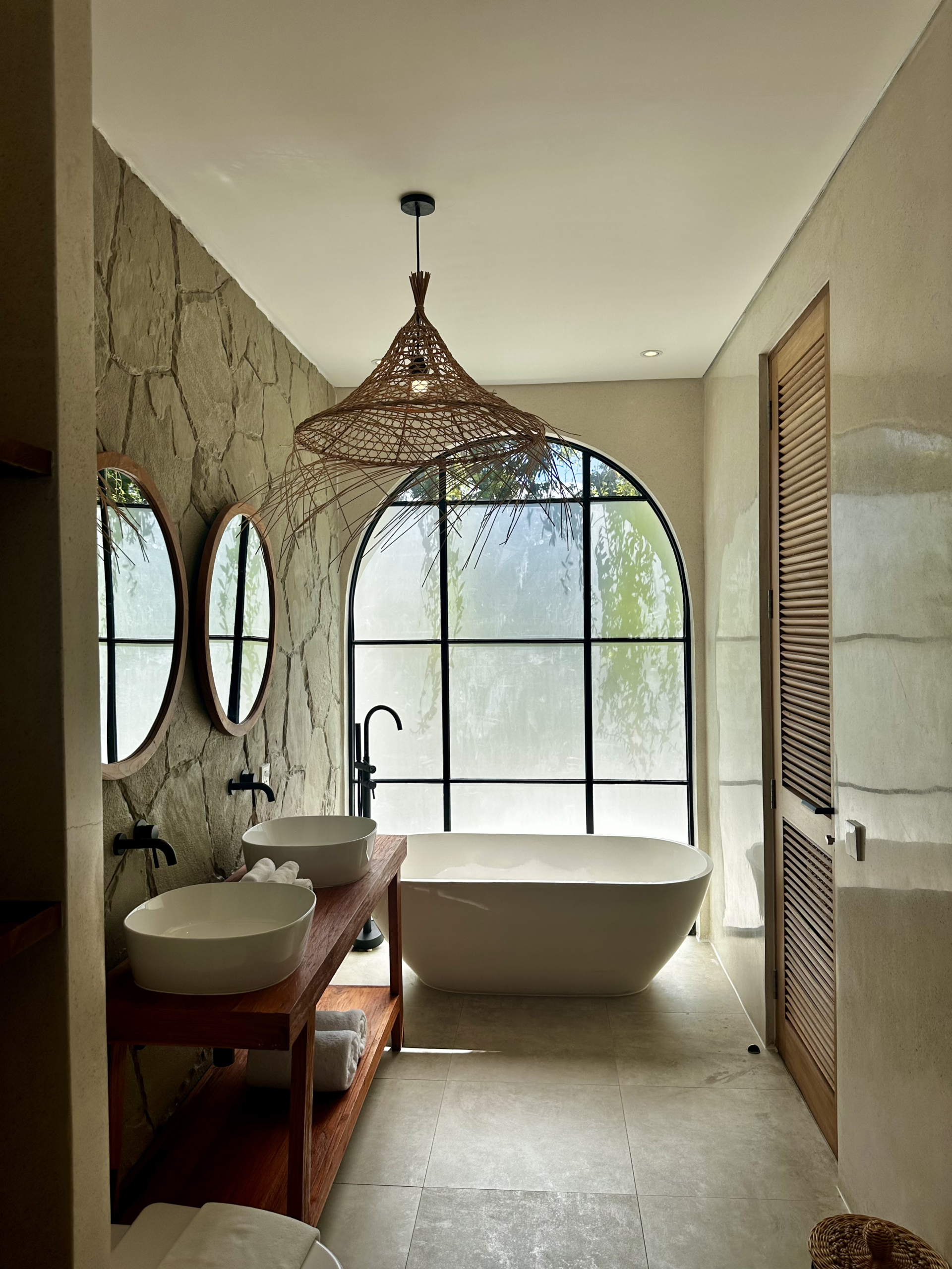 Ensuite bathroom with bathrube