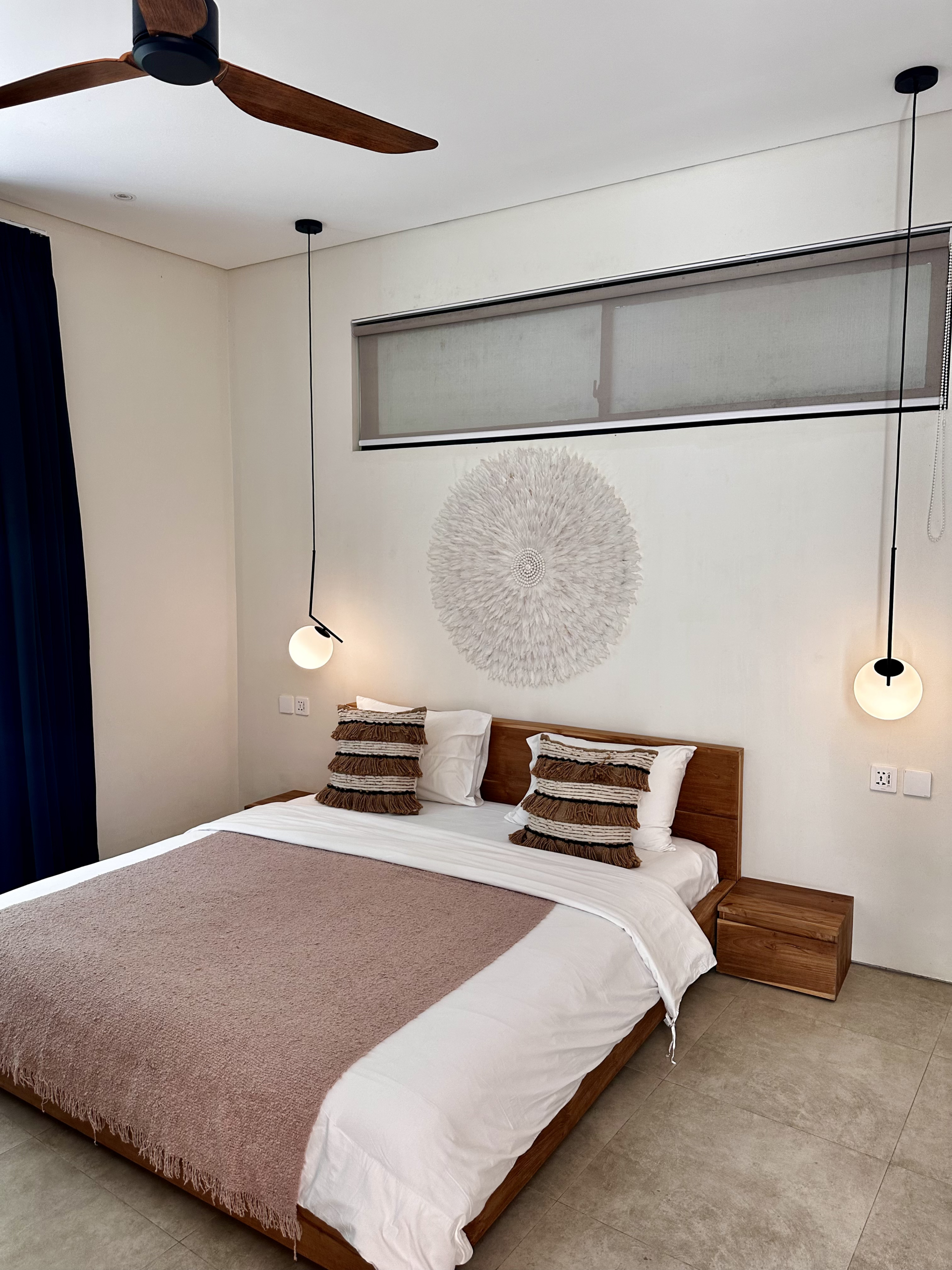 1 of the 6 bedrooms