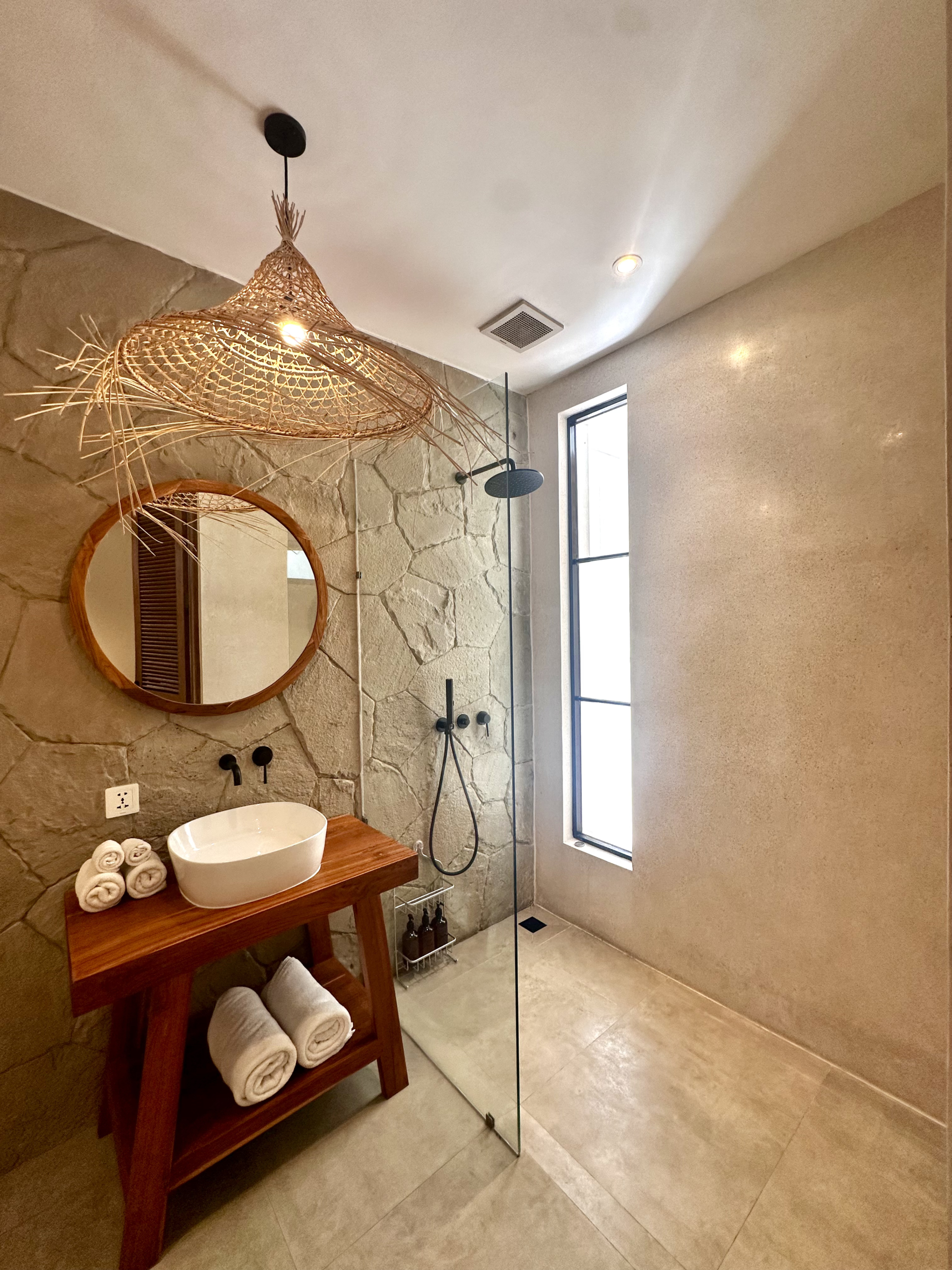 On of the 6 bathrooms