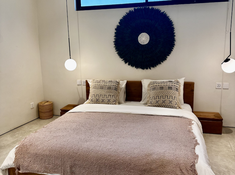One of the 6 bedrooms