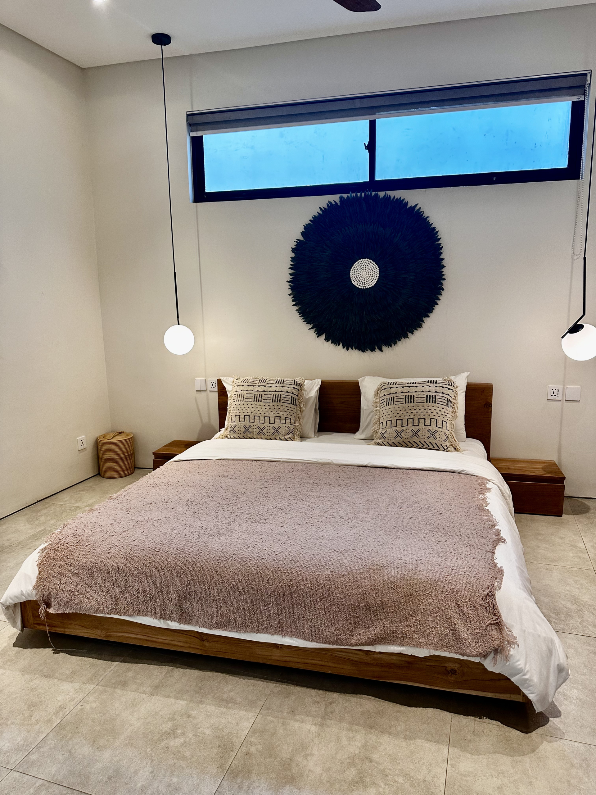 One of the 6 bedrooms