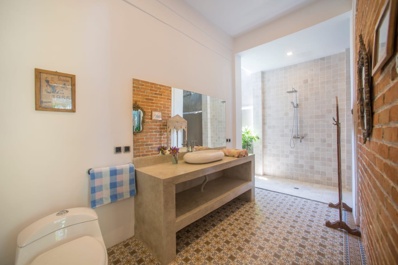 semi open bathroom