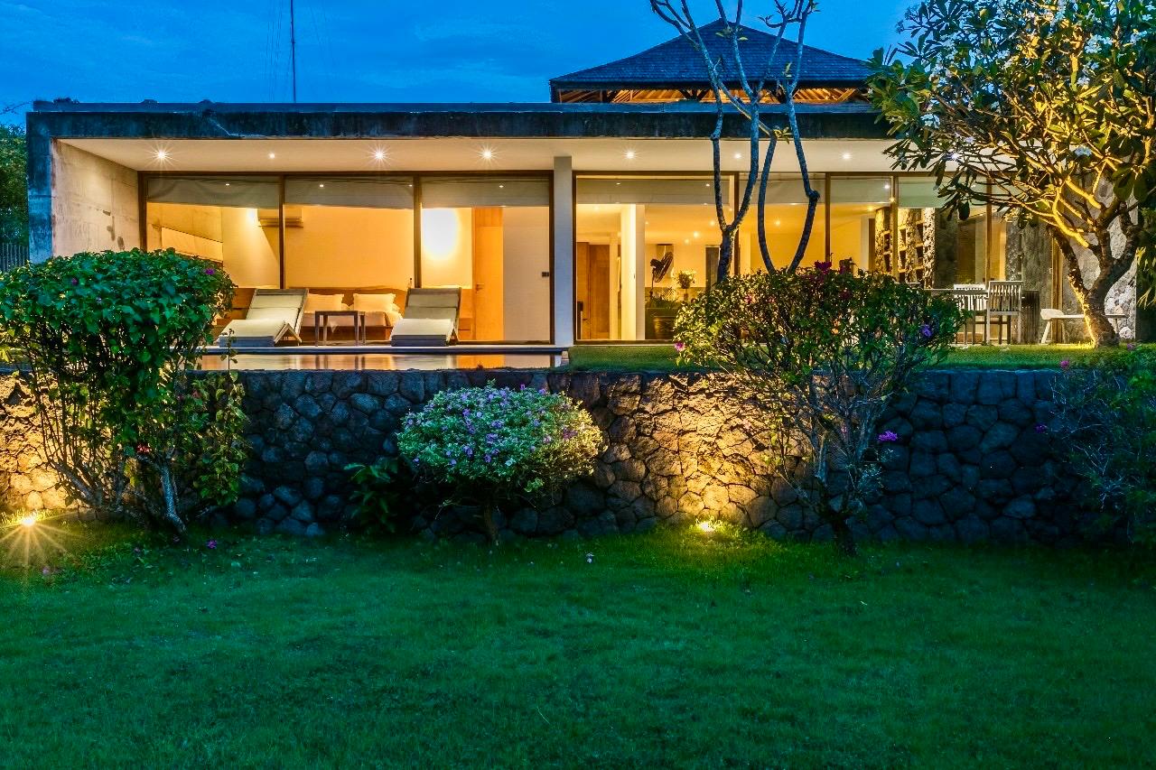 950 sqm garden