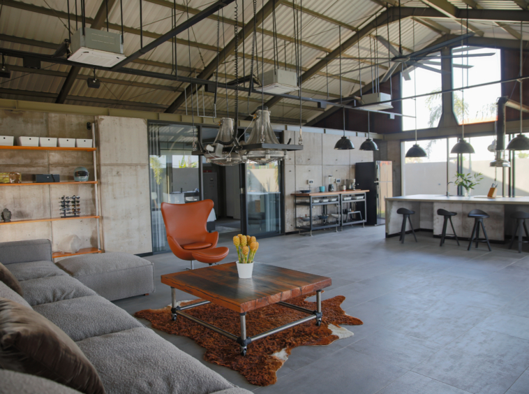 140 sqm living room