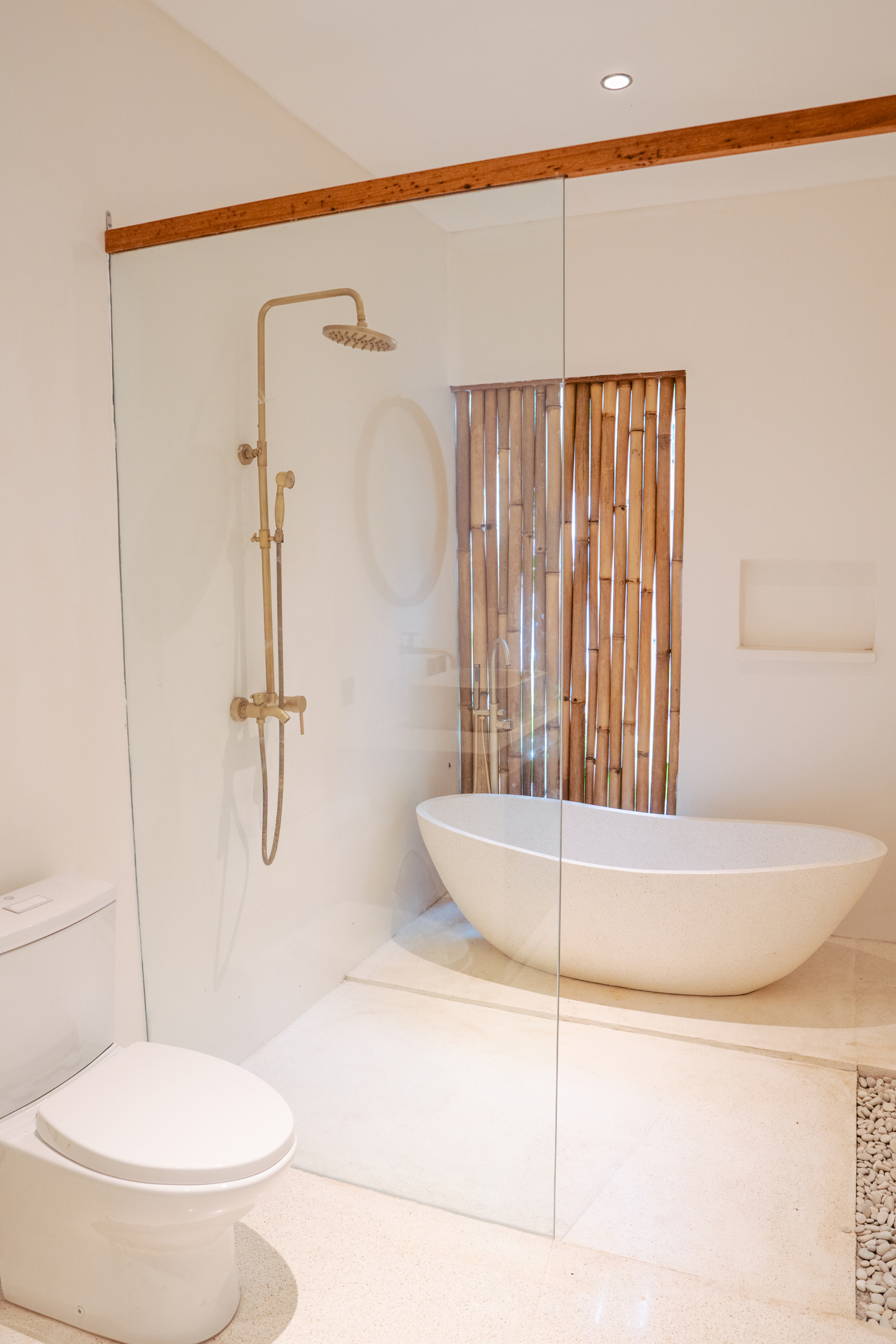 The ensuite bathroom have bathtube